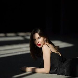 Meet your Posher, Alona